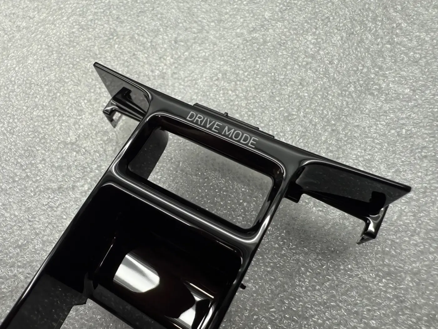 Element piano black z nadrukiem Drive Mode
